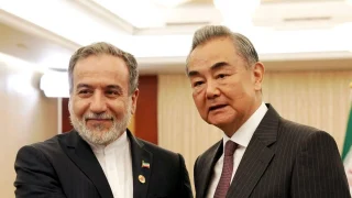 الصين ترحب بالمحادثات الإيرانية الأمريكية وتؤكد دعمها لجهود السلام في الشرق الأوسط
