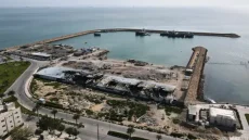الجيش الأمريكي يصد هجمات إيرانية بالصواريخ والمسيرات.. ويشن ضربات على جزيرة قشم