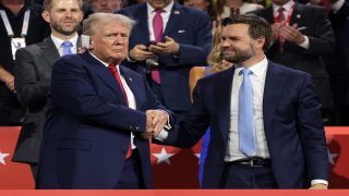 “فانس” يحذر المنتقدين الإسرائيليين للسياسة الأمريكية و”ويتكوف” بديلا عنه في مباحثات سويسرا