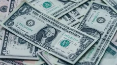 الدولار يستقر وترقب لبيانات التضخم الأميركية وسط تصاعد التوترات في هرمز