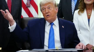 ترمب يلوّح بضربات أوسع ضد إيران ويؤكد استمرار الاتصالات بين الجانبين