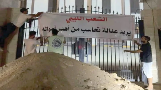 احتجاجات في طرابلس تغلق مرافق حكومية وتطالب بإسقاط حكومة الدبيبة