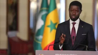 رئيس السنغال يطلق حزبًا سياسيًا جديدًا وسط تصاعد الخلاف مع عثمان سونكو