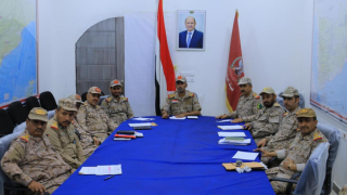 الحكومة اليمنية تشدد الجاهزية العسكرية وتدين ما وصفته بالتصعيد الإيراني عبر الحوثيين
