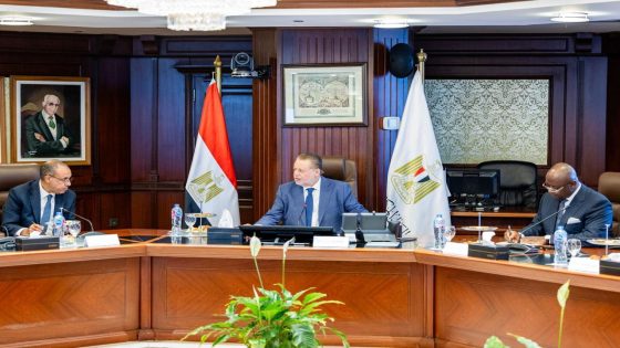 اجتماع ثلاثي بالمركزي المصري لتعزيز التجارة والاستثمار في إفريقيا والتحضير لمنتدى إفريقيا للأعمال بالعلمين