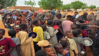 500 ألف مدني في مصيدة الموت.. حصار خانق وقصف بالمسيرات يمهدان لمجزرة وشيكة في مدينة الأبيض بالسودان