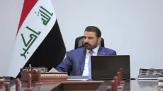 أزمة سيولة تهدد رواتب الموظفين في العراق.. والحكومة تلوّح بالاقتراض