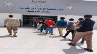 ليبيا تكثف ترحيل المهاجرين غير النظاميين وتسرّع تنفيذ المرحلة الثانية من برنامج العودة الطوعية