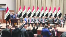 رئيس الوزراء علي الزيدي خلال التصويت على حكومته في البرلمان العراقي (المكتب الإعلامي لرئيس الوزراء)