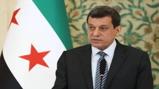 أحمد الشرع يعيّن مظلوم عبدي مستشاراً للرئاسة السورية بعد حل قسد