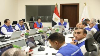 وزير الصحة يترأس غرفة الأزمات ويعلن الطوارئ بالمستشفيات 48 ساعة عقب الهزة الأرضية