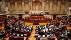 البرتغال تقر قانوناً يحظر تغطية الوجه في الأماكن العامة بعد مصادقة رئاسية
