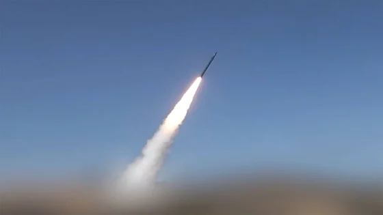 الحوثيون يصعّدون في تعز والحديدة.. أكثر من 14 صاروخاً باليستياً واشتباكات عنيفة