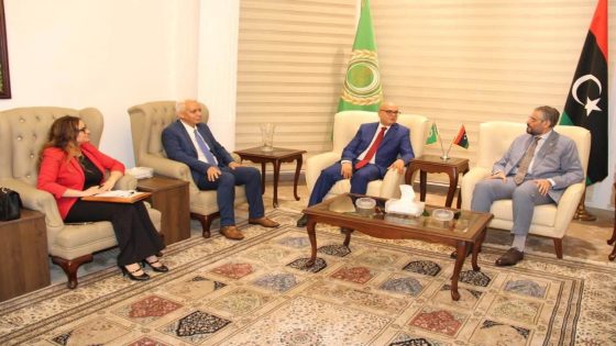 مندوب ليبيا بالجامعة العربية ومدير المنظمات العربية والإسلامية بالخارجية التونسية يبحثان استعدادات الدورة ال(١٦٦) لمجلس الجامعة العربية
