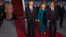 “السيسي” يستقبل الرئيس الصيني في زيارته التاريخية إلى مصر